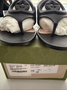 Gucci Black Calf Leather Thong Sandals with Iconic GG